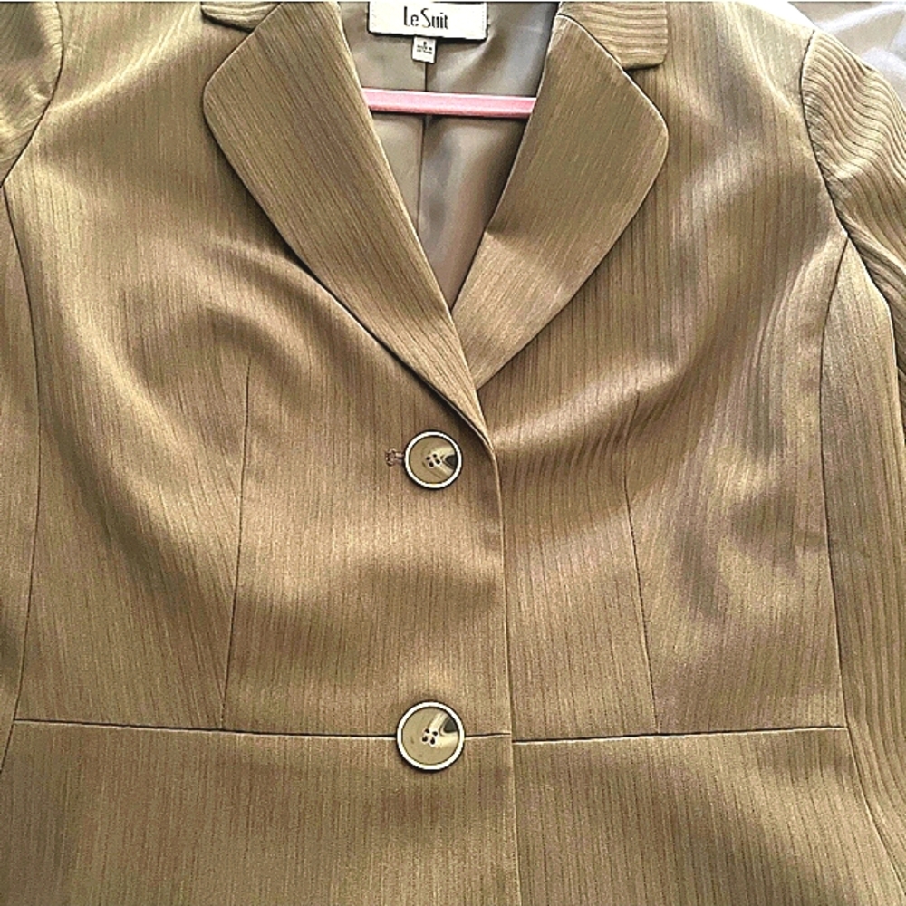 Le Suit Pantsuit Tan/Gold Pinstripe Size 8 - Picture 4 of 6